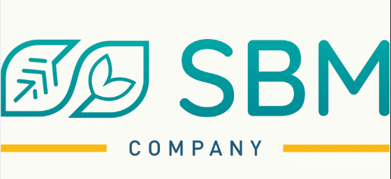 Logo SBM Company : un design professionnel aux tons naturels Logo SBM Company avec deux feuilles stylisées bleu canard et des lignes jaunes soulignant le nom de l'entreprise.